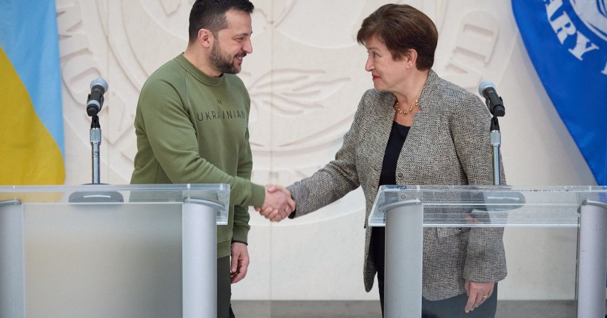 FMI confirmă un sprijin esențial pentru Ucraina: un nou plan de ajutor în valoare de 8,1 miliarde de dolari pe patru ani Guvernul ucrainean va beneficia de o injecție semnificativă de capital, după ce Fondul Monetar Internațional (FMI) a anunțat oficial joi că va aloca țării un nou program de asistență financiară pe o durată de patru ani, în valoare totală de 8,1 miliarde de dolari