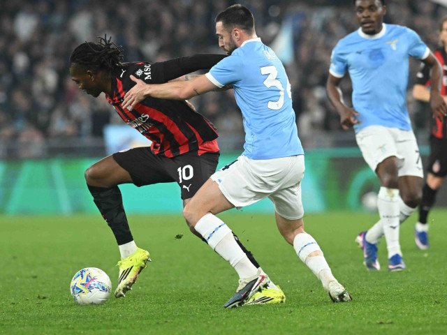 Atmosferă tensionată în Serie A: Lazio și AC Milan, succese diferite în lupta pentru glorie Weekend-ul din Serie A a adus rezultate ce pot influența în mod decisiv cursul campionatului, în timp ce alte cluburi își continuă lupta pentru obiectivele propuse