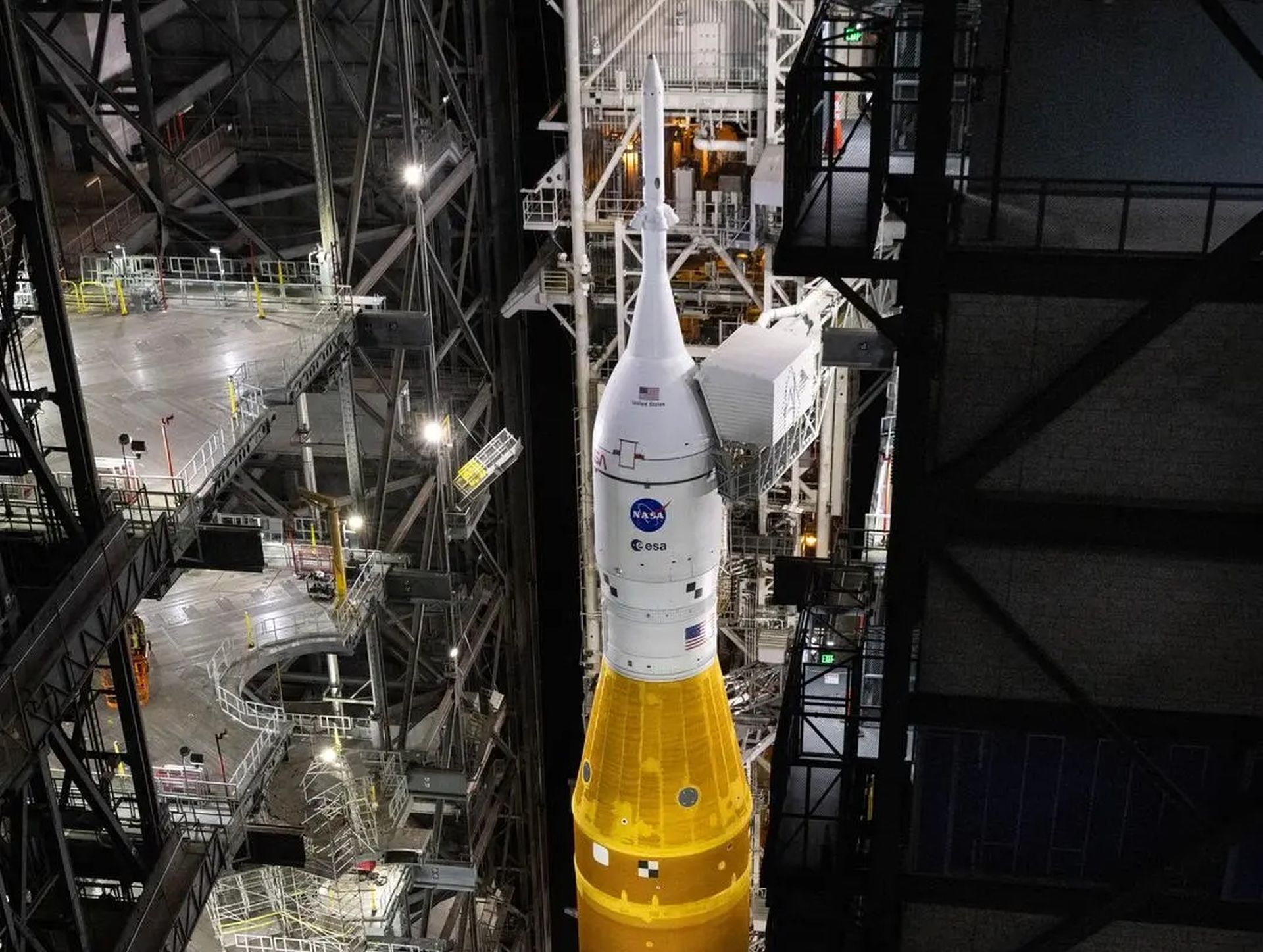 NASA a dat o veste bună pentru entuziaștii explorării Lunii: racheta Artemis 2, menită să marcheze relansarea programului uman pe satelitul natural al Pământului după mai bine de cinci decenii, a fost reparată