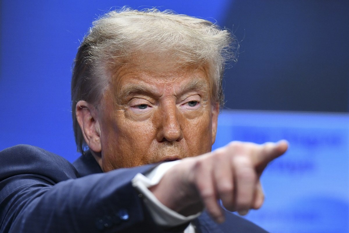 Donald Trump lansează un avertisment dur la adresa liderului de la Teheran: Succesorul ayatollahului Khamenei nu va rezista fără aprobarea sa Președintele Donald Trump a făcut un nou comentariu extrem de clar și cel puțin surprinzător în privința greutăților de succesiune în Iran, afirmând că viitorul lider suprem al regimului iranian „nu va rezista mult” dacă nu primește sprijinul Washington-ului