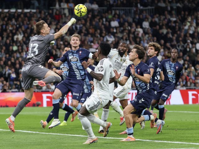 Ionuț Radu între buturile Celtic Vigo în duelul cu Real Madrid, de la 22:00