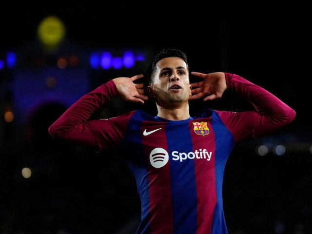 Barcelona a făcut un pas important către un nou triumf în La Liga, dominând clar în meciul disputat acasă împotriva lui Sevilla cu scorul de 5-1