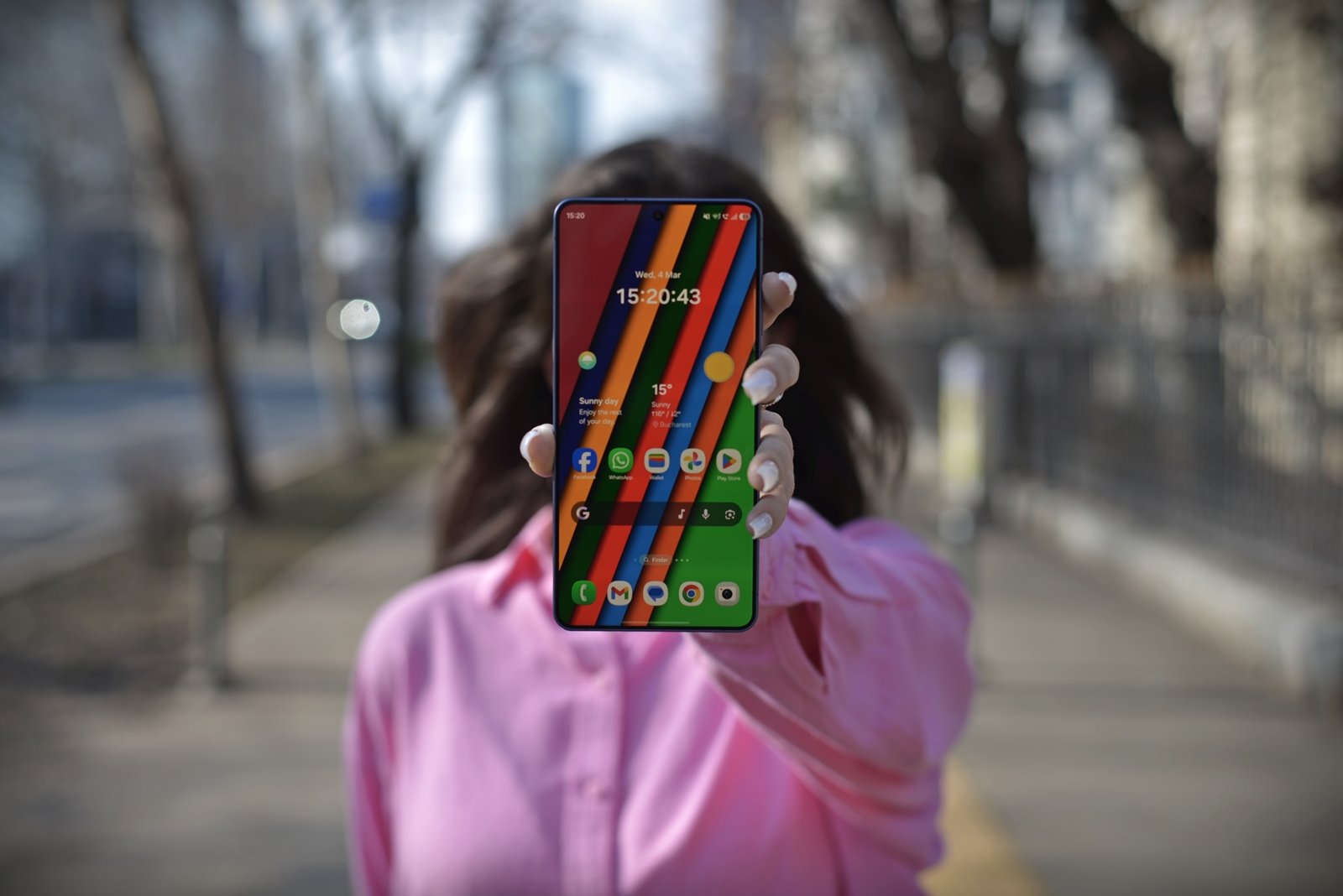 Samsung a lansat zilele trecute cel mai nou flagship al gamei Galaxy S, modelul Galaxy S26 Ultra, readucând în prim-plan ambiția sa de a domina segmentul telefoanelor premium