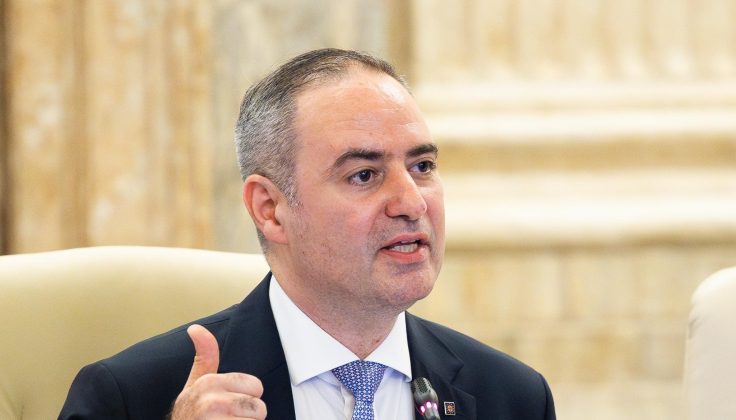 Ministrul Finanțelor, Alexandru Nazare, implicat într-un accident rutier pe străzile din Sectorul 1 al Capitalei Implicare în trafic într-o zi aglomerată pentru ministrul Finanțelor, Alexandru Nazare, a fost astăzi subiectul principal în dezbaterile din mediul politic și social