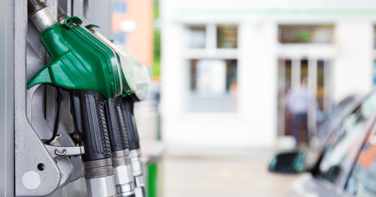 Prețul carburanților în România, aproape de pragul de 10 lei pe litru, stârnește reacții dure și alertă în rândul oficialilor și consumatorilor