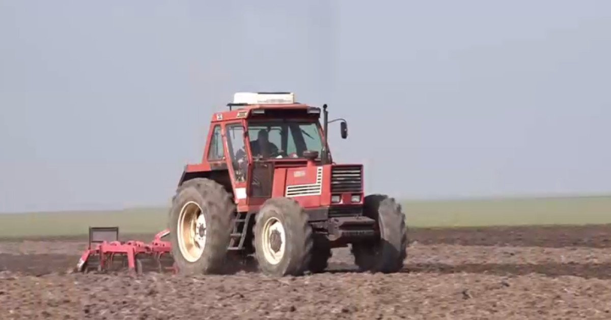 Fermierii români sunt cuprinși de îngrijorare din cauza scumpirilor accentuate ale carburanților, care riscă să le limiteze drastic activitatea agricolă și, ulterior, să afecteze costurile și cantitatea producției
