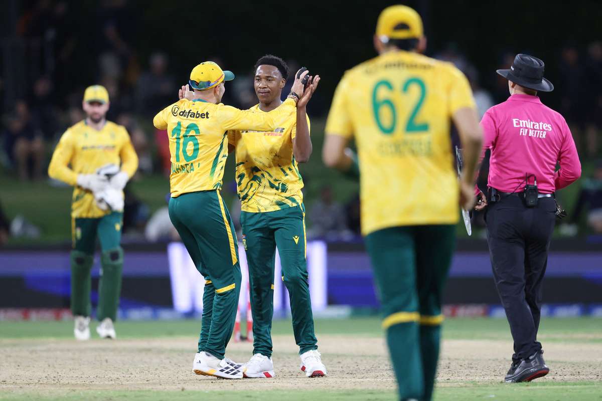 Teenager Nqobani Mokoena shines as South Africa beat New Zealand in low-scoring T20