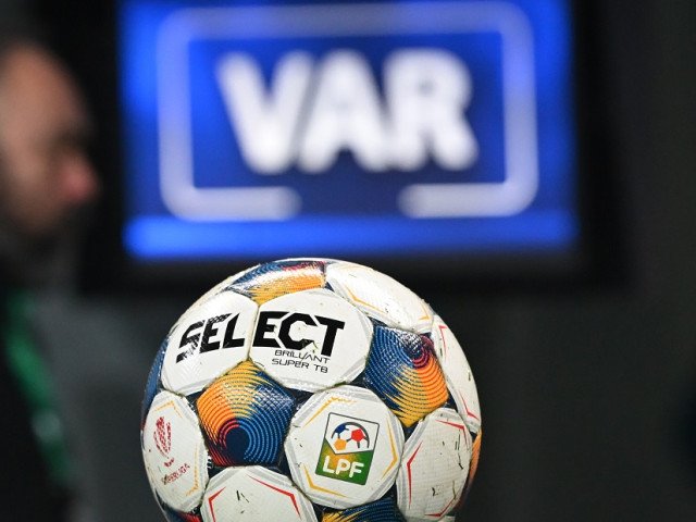 FCSB continuă să navigheze cu dificultate în apele tulburi ale campionatului, după un sezon mai complicat, în care lupta pentru evitarea retrogradării devine tot mai acerbă