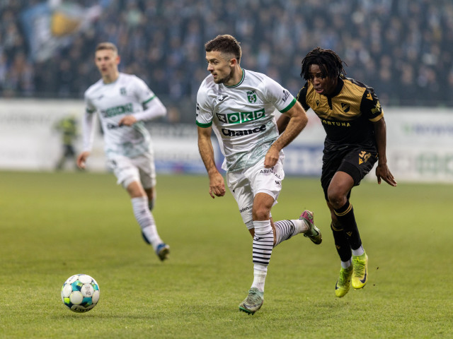 Ce se află în spatele scandalului de corupție din fotbal: liste cu persoane arestate pentru trucare de meciuri Un val de șoc a cuprins lumea fotbalului românesc după ce autoritățile au făcut publice rezultate unei ample anchete, care vizează trucarea de meciuri în campionatul intern