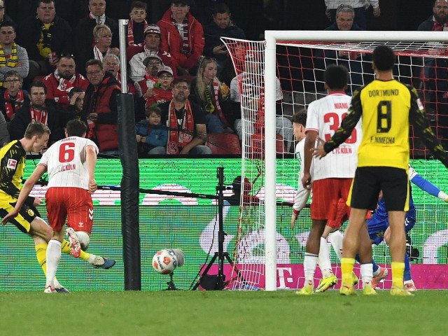 FC Köln revine dramatic în meciul cu Borussia Dortmund, dar pierd în ultimele minute Într-o rundă tensionată a campionatului german de fotbal, FC Köln a reușit o revenire spectaculoasă, dar a ieșit învinsă după un meci plin de întorsături la Borussia-Park