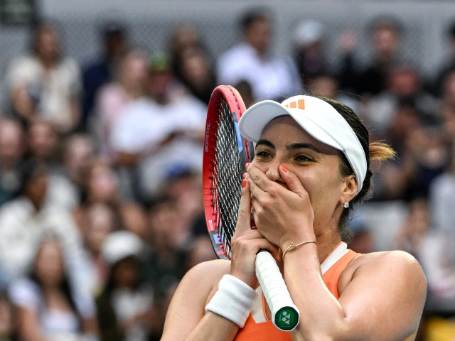 Turneul de tenis WTA Miami a avut parte, miercuri, de o zi plină de surprize și întâmplări neprevăzute, impactate în mare măsură de condițiile meteo nefavorabile