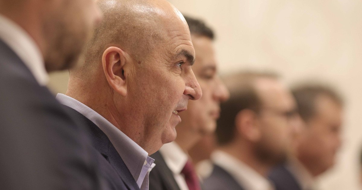 Blocaj în coaliție din cauza bugetului pentru 2026: PSD a intrat în ședință pentru a decide asupra votului în Parlament Tensiunile dintre principalele partide din coaliție au escaladat în ultimele zile, pe fondul debatei aprinse legate de proiectul de buget pentru anul viitor
