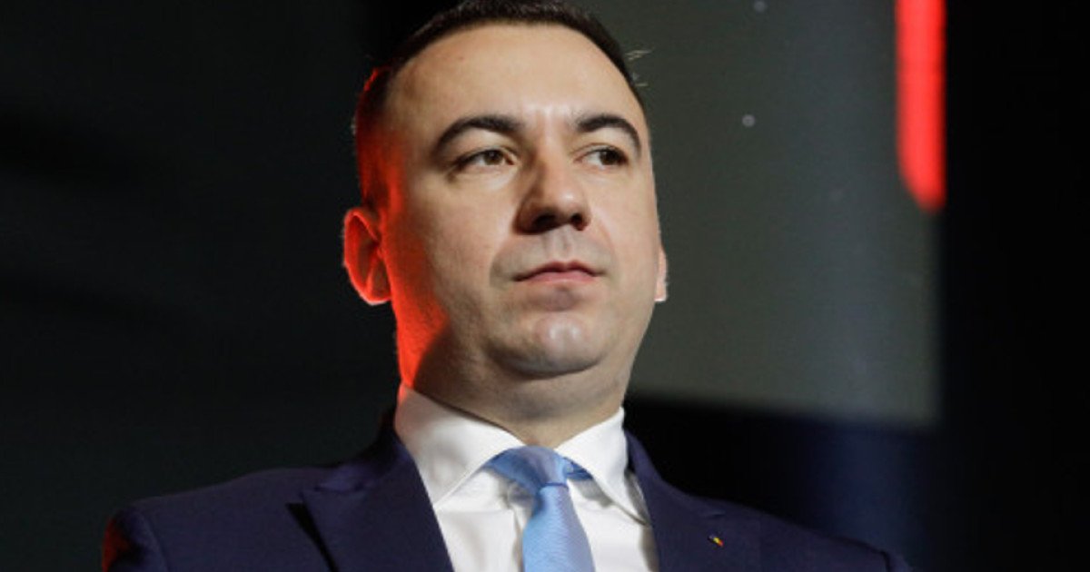 Ministrul Energiei, Bogdan Ivan, a subliniat sâmbătă, la Bistrița, gravitatea creșterii prețurilor carburanților în România și eforturile autorităților de a preveni ca acestea să atingă sau chiar să depășească pragul de 10 lei pe litru