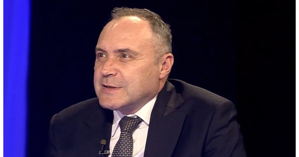 Președintele Asociației Energia Inteligentă, Dumitru Chisăliță, susține că soluția pentru limitarea creșterii accelerate a inflației în România ar putea veni printr-un control mai ferm al prețurilor carburanților, o măsură pe care autoritățile o pot implementa pentru a tempera scumpirile din economie