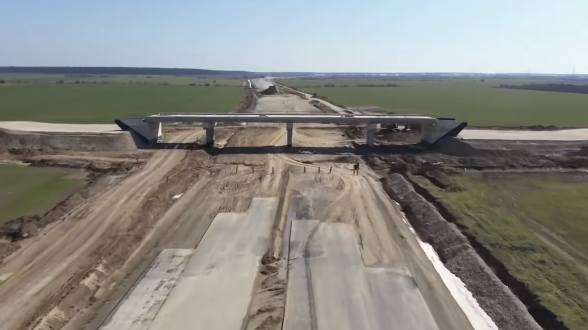 Progresul la șantierul Autostrăzii A0 Nord, lotul 3, se laudă cu un stadiu fizic de aproape 80%, însă mobilizarea utilajelor și muncitorilor rămâne una prudentă, conform declarațiilor făcute de Cristian Pistol, directorul general al Companiei Naționale de Administrare a Infrastructurii Rutiere (CNAIR)