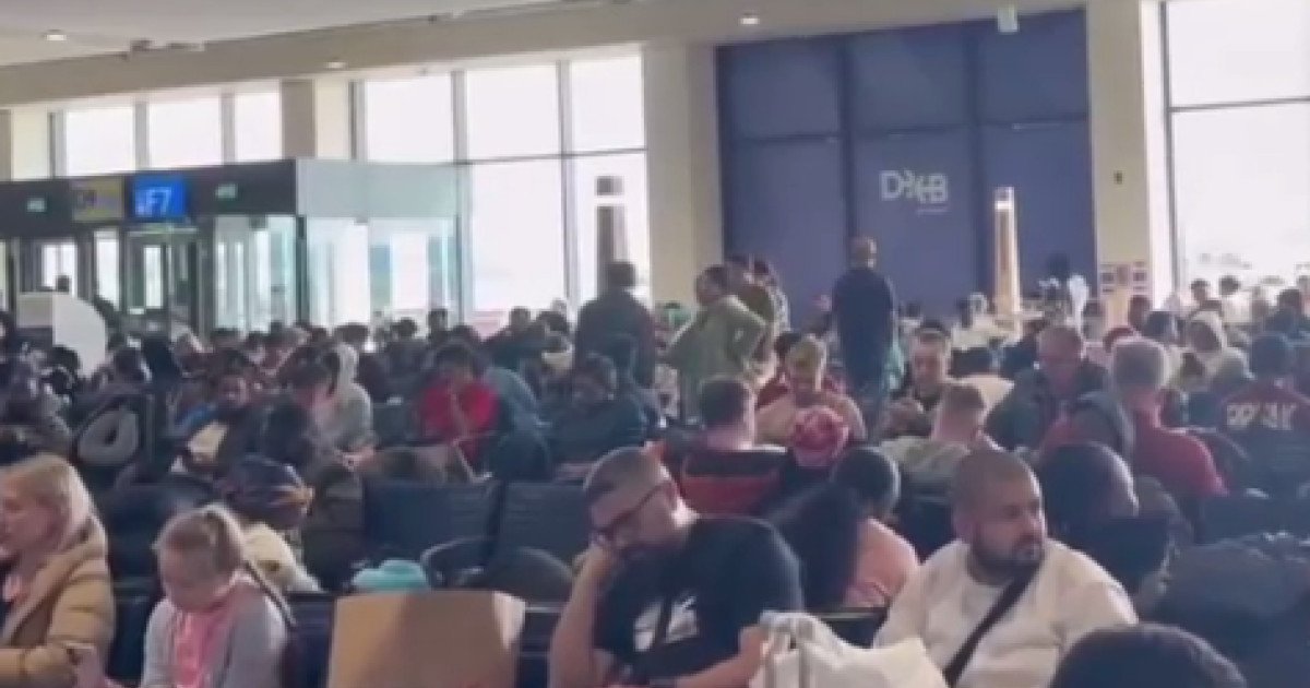 Români reveniți în țară din Orientul Mijlociu, nemulțumiți că și-au plătit singuri biletele. Diferența dintre zbor asistat și evacuare