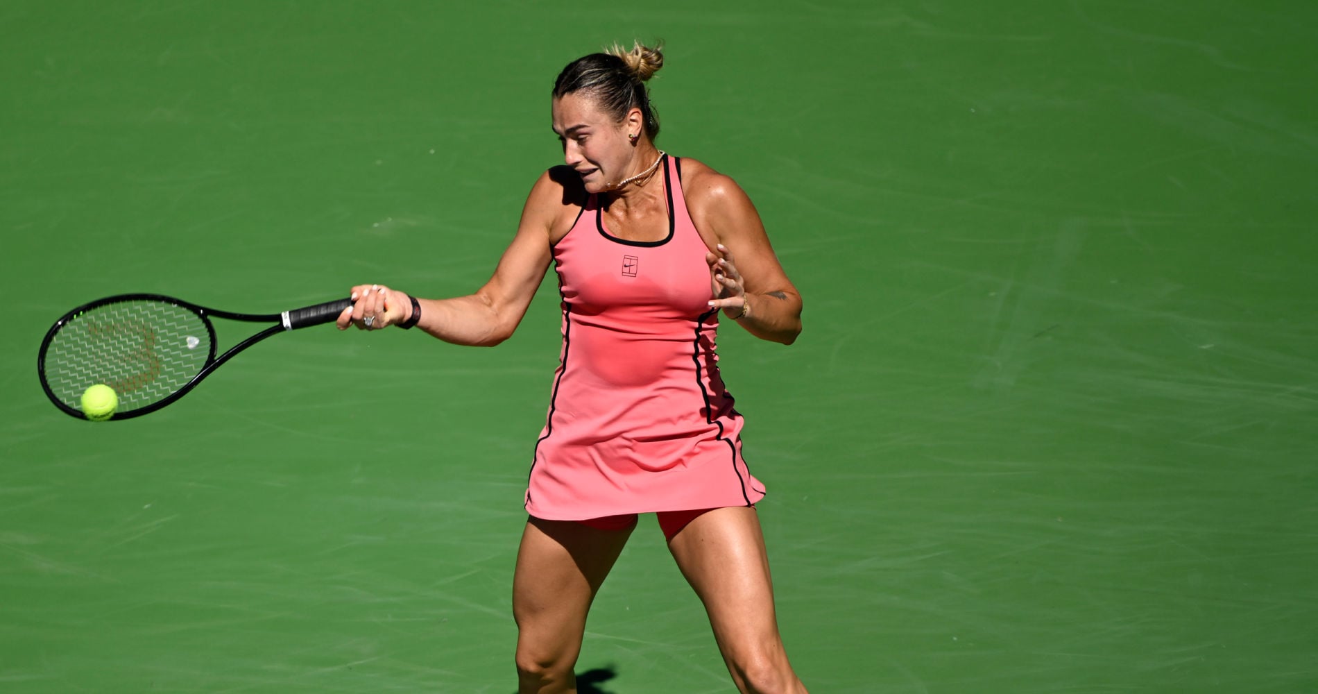 Aryna Sabalenka avansează în semifinalele Indian Wells după o victorie strânsă în fața VICTORIEI MBOKO Belarusiana Aryna Sabalenka, numărul unu mondial și favorită principală a turneului de la Indian Wells, s-a calificat în semifinale după o victorie dificilă în fața jucătoarei canadiene Victoria Mboko, poziția 10 în topul WTA