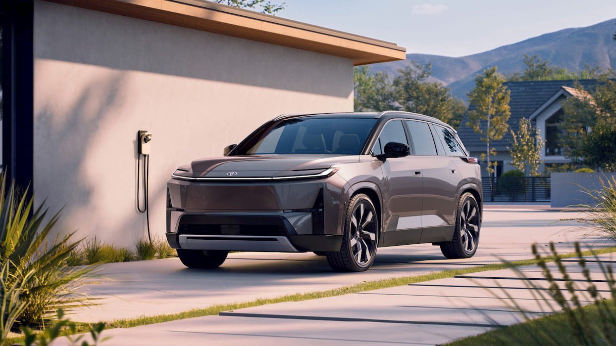 Toyota face un pas important în sprijinul miturilor legate de utilizarea mașinilor electrice, fiind unul dintre cei mai activi producători auto în promovarea infrastructurii de încărcare la domiciliu