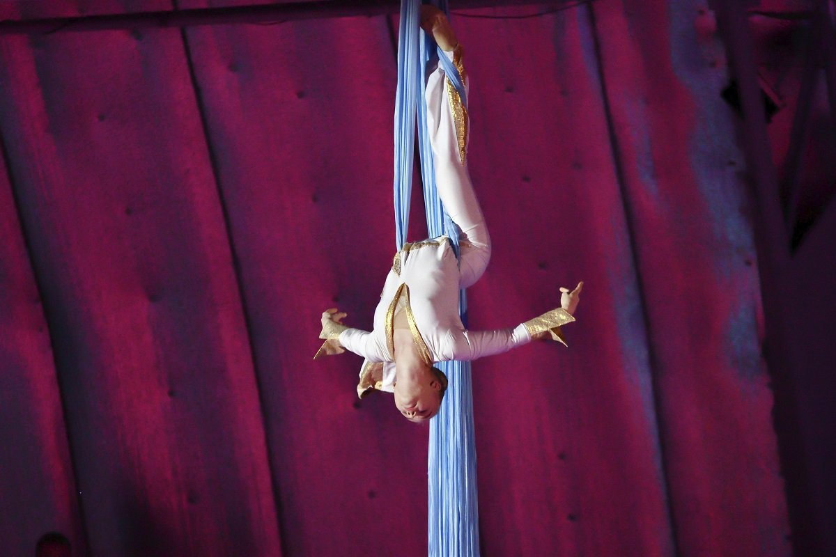 Acrobată în „Roata morții” cade de la 4 metri, medicii anunță starea sa