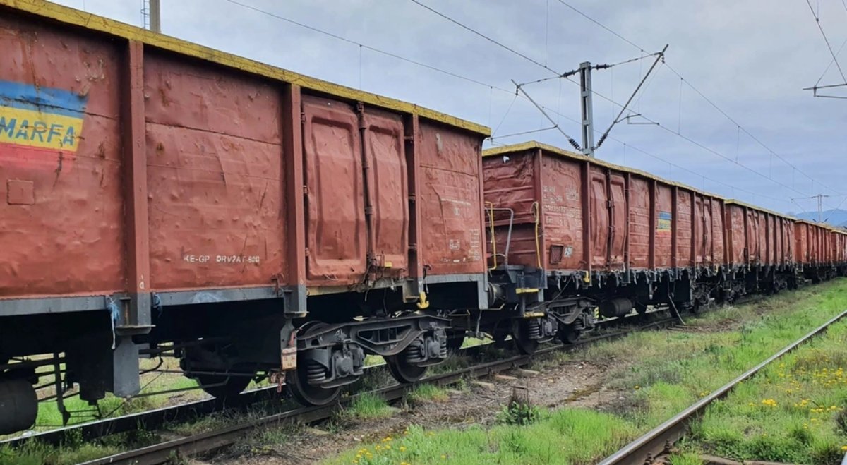 Un adolescent a fost grav electrocutat duminică după-amiază în zona Haltei de Mișcare Chiajna, după ce a urcat pe un vagon al unui tren de marfă dezafectat
