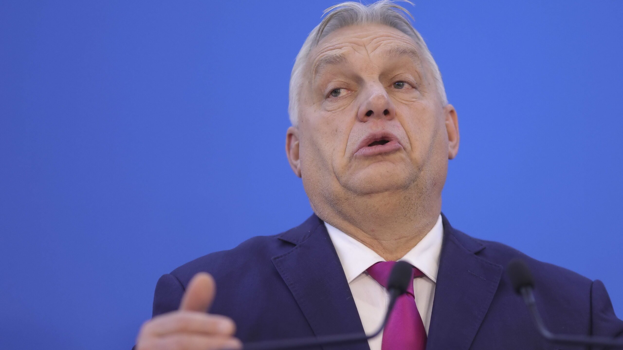 Viktor Orban îl acuză pe Volodimir Zelenski de amenințări și șantaj politic, alimentând astfel o dispută acută între Ungaria și Ucraina în contextul dezbaterilor asupra finanțării europene pentru Kiev