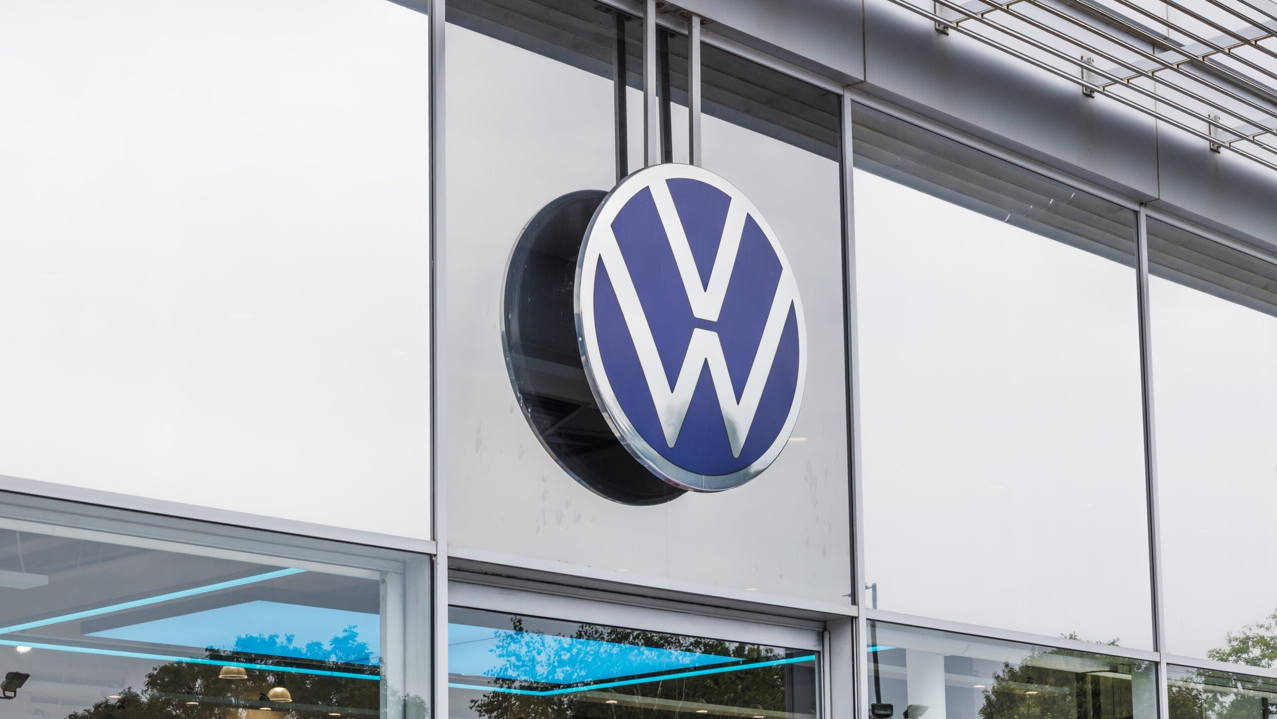 Volkswagen își face intrarea pe piața vehiculelor militare: prototipuri spectaculoase prezentate la târgul de securitate de la Nürnberg Anunțul că Volkswagen a expus, pentru prima dată, prototipuri de vehicule militare la târgul de securitate de la Nürnberg a pus pe jar industria apărării și oportuniștii din domeniu