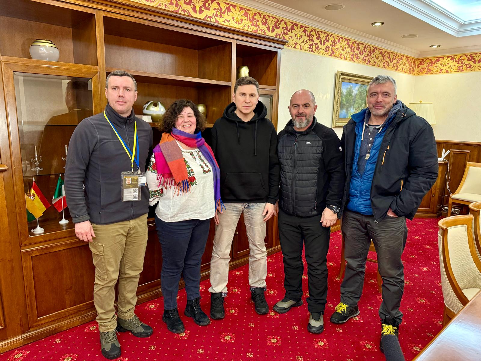 Mihailo Podolyak avertizează: sprijinul pentru Ucraina este vital pentru securitatea României și a întregii regiuni Războiul declanșat de Rusia în Ucraina continuă să reprezinte o amenințare directă pentru stabilitatea regională, iar pentru România, vecină cu Ucraina, situația devine tot mai alarmantă