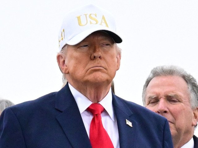 Donald Trump, fostul președinte al Statelor Unite, a dat recent o lovitură neașteptată în arena politică americană, anunțând o decizie fulgerătoare ce a lăsat pe toată lumea contrariați