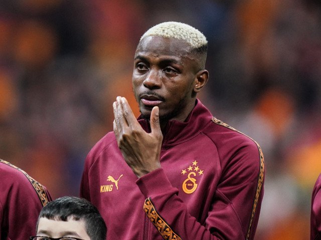 Superstarul Victor Osimhen a fost protagonistul emoțional al unui meci puternic din UEFA Champions League, iar gestul său de după confruntarea dintre Galatasaray și Liverpool a făcut înconjurul lumii fotbalului
