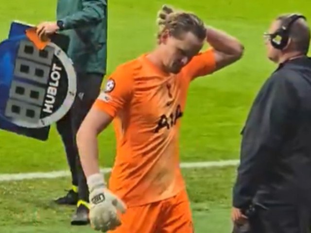 Englezii își schimbă optica în privința lui Kinsky, după un sezon dezamăgitor în UEFA Champions League După un sezon inpardonabil în Liga Campionilor, unde echipa antrenată de Niko Kinsky a înregistrat rezultate total departe de așteptări, presa și oficialii englezi încearcă să găsească explicații și soluții pentru viitor