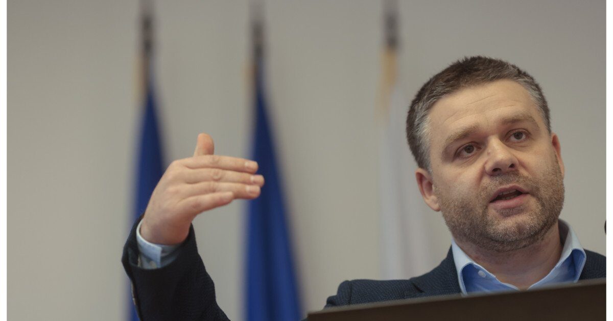 Primarul general Ciprian Ciucu face apel la artiști să evite promovarea prin afişaj ilegal, acuzând fenomenul de vandalism vizând aspectul estetic al Bucureştiului