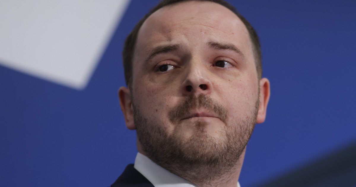 Medicul Tiberiu Paul Neagu, fostul coordonator al secției pentru arși de la Spitalul Floreasca, acționează în instanță Ministerul Sănătății, solicitând despăgubiri morale în valoare de un milion de lei