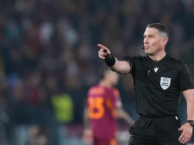 Un weekend plin de acțiune în fotbalul european, în special în cadrul competițiilor UEFA, a fost marcat de prestația remarcabilă a arbitroului român Istvan Kovacs, dar și de meciurile tensionate din SupLiga și Europa League