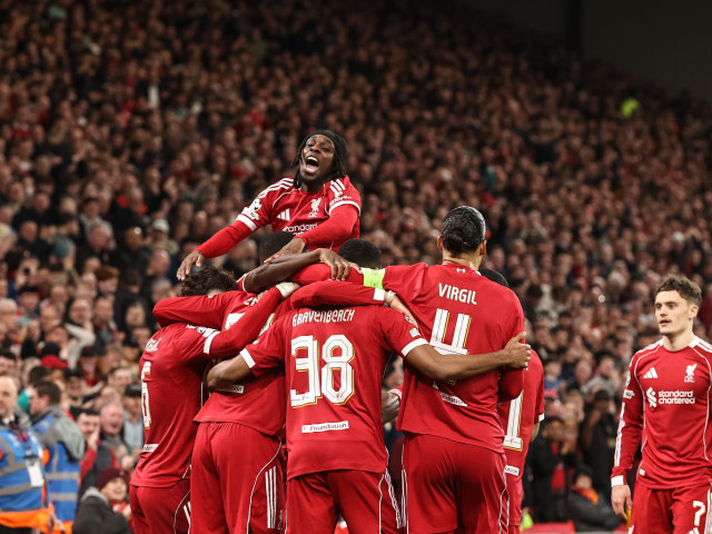 Liverpool a reușit o performanță remarcabilă în meciul disputat pe teren propriu, învingând echipa turcă Galatasaray cu scorul de 4-0 și avansând în sferturile UEFA Champions League