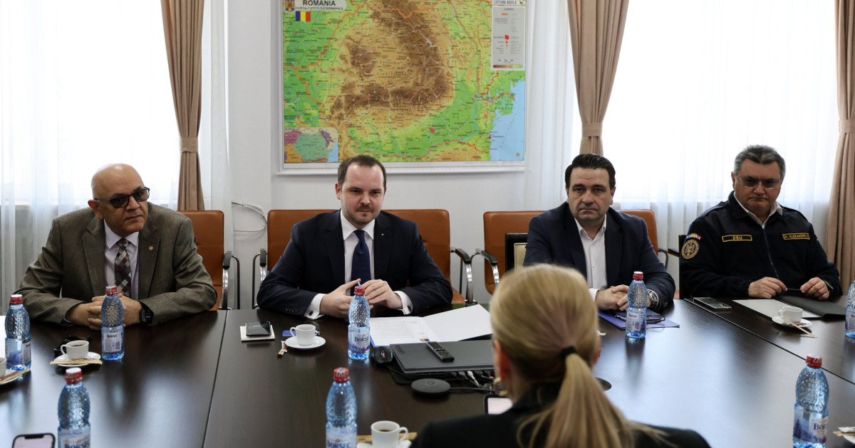 Ministrul Sănătății, Alexandru Rogobete, și coordonatorul Departamentului pentru Situații de Urgență (DSU), Raed Arafat, s-au întâlnit recent cu directorul general al Agenției de Reziliență a Uniunii Europene, Florika Fink-Hooijer, pentru a discuta despre consolidarea sistemului medical din România în fața provocărilor generate de crizele sanitare