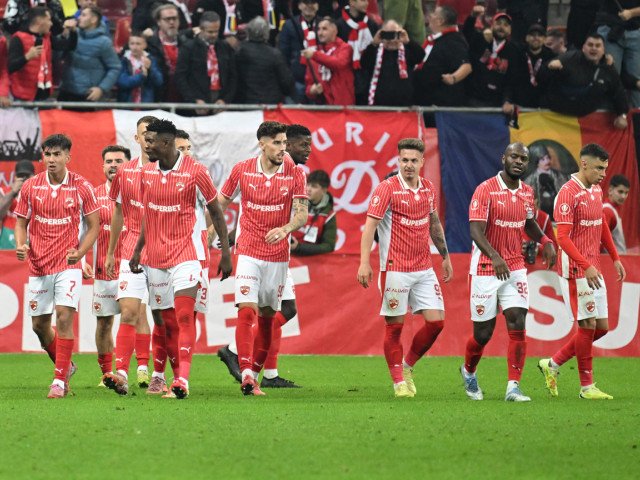 Surpriză majoră la Dinamo: un jucător de bază pe cale să debuteze la națională Clujenii care urmărresc evoluțiile celor de la Dinamo și ai loturilor naționale sunt martorii unui moment extrem de important pentru fotbalul românesc