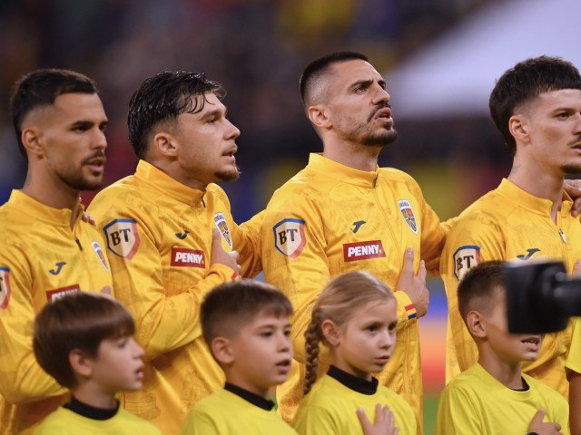 Român din străinătate refuză oferte de milioane și zguduie lumea sportului cu o decizie radicală Un fotbalist român, recunoscut pentru cariera sa și pentru integritatea sa, a trimis un semnal clar lumii sportive internaționale, refuzând o ofertă consistentă și declanșând astfel un imens val de reacții și speculații