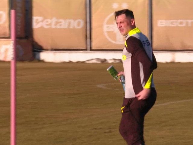 Mirel Rădoi a debutat oficial pe banca FCSB în meciul de sâmbătă împotriva lui Metaloglobus, întâlnire contând pentru prima etapă a play-out-ului, încheiată cu victoria scor 2-0