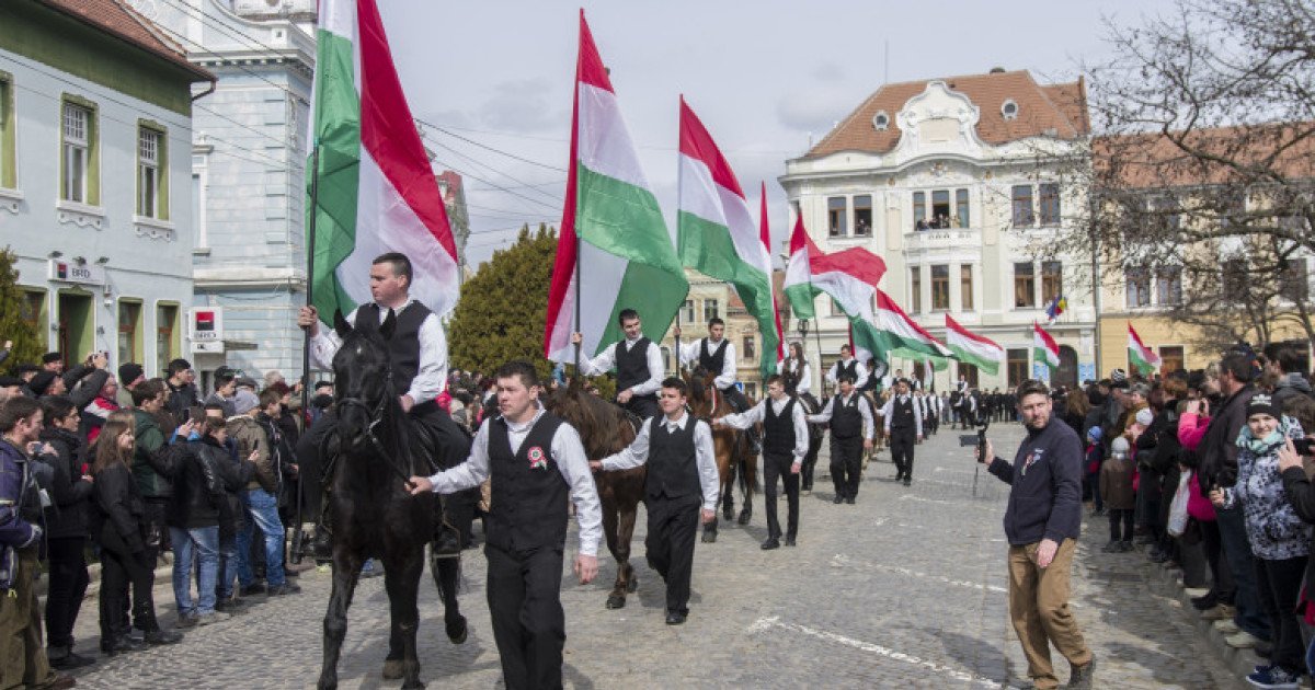 Cu ocazia Zilei Maghiarilor de Pretutindeni, oficialii români au transmis mesaje care evidențiază importanța diversității culturale și a dialogului între comunități în consolidarea identității naționale