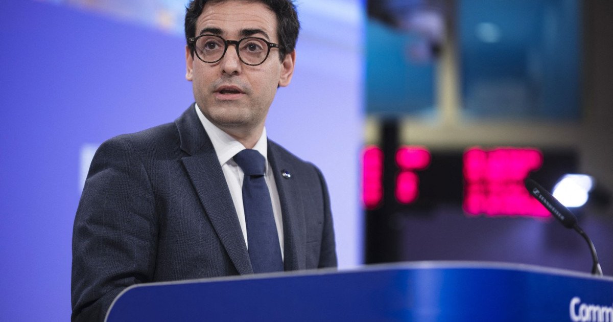 Europa își reafirmă angajamentul pentru suveranitate industrială în fața provocărilor globale Dimensiunea economică și geopolitică a Europei se află în centrul atenției în aceste zile, după ce Comisia Europeană a lansat un pachet amplu de propuneri menite să impulsioneze reindustrializarea continentului și să întărească poziția sa în fața competiției globale, în special din partea Chinei