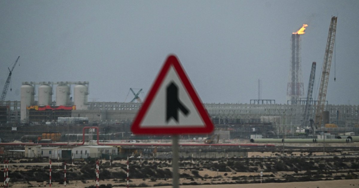 Qatar pregătește oprirea totală a exporturilor de petrol dacă criza geopolitică și creșterea prețurilor devin iminente Tensiunile din Orientul Mijlociu nu doar că escaladează, dar și impulsionează un set de decizii economice cruciale pentru întreaga regiune