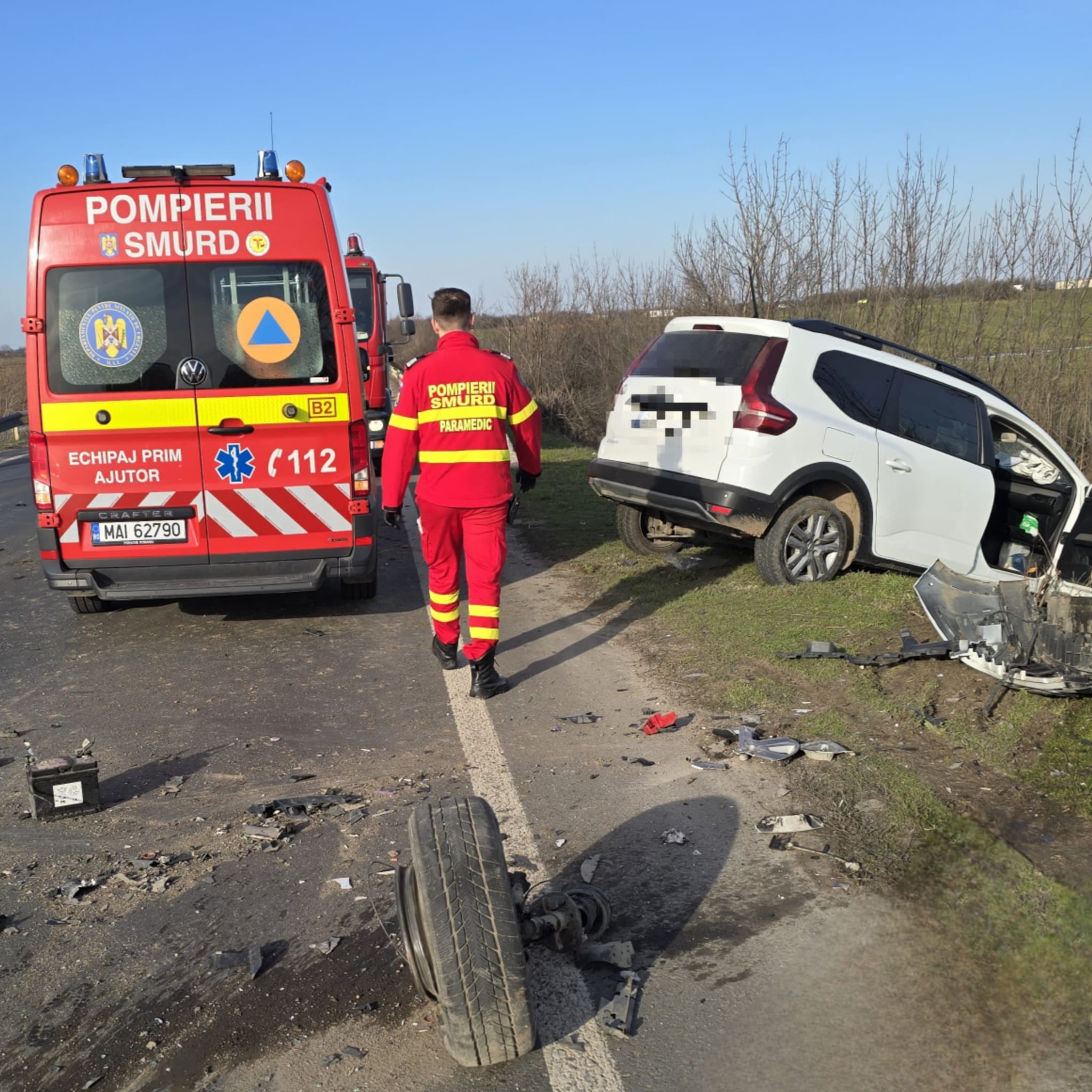 Accident grav în Giurgiu: o persoană și-a pierdut viața, iar alta a fost transportată de urgență la spital Un accident rutier grav s-a produs astăzi pe drumul național din zona Giurgiu, soldându-se cu pierderea unei vieți și rănirea altor două persoane