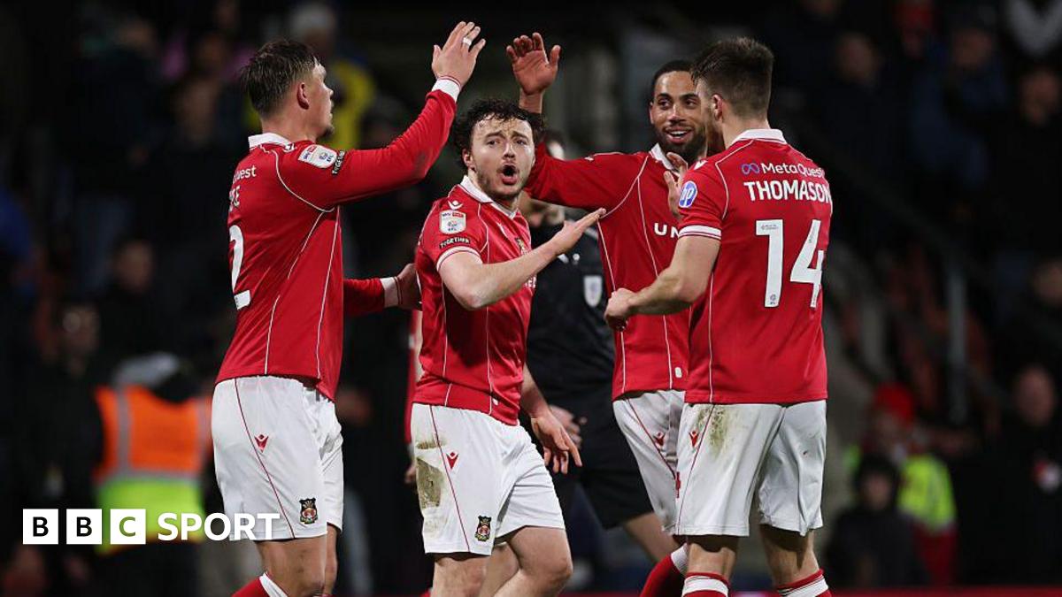 Wrexham înving Swansea 2-0 și avansează în topul ligii