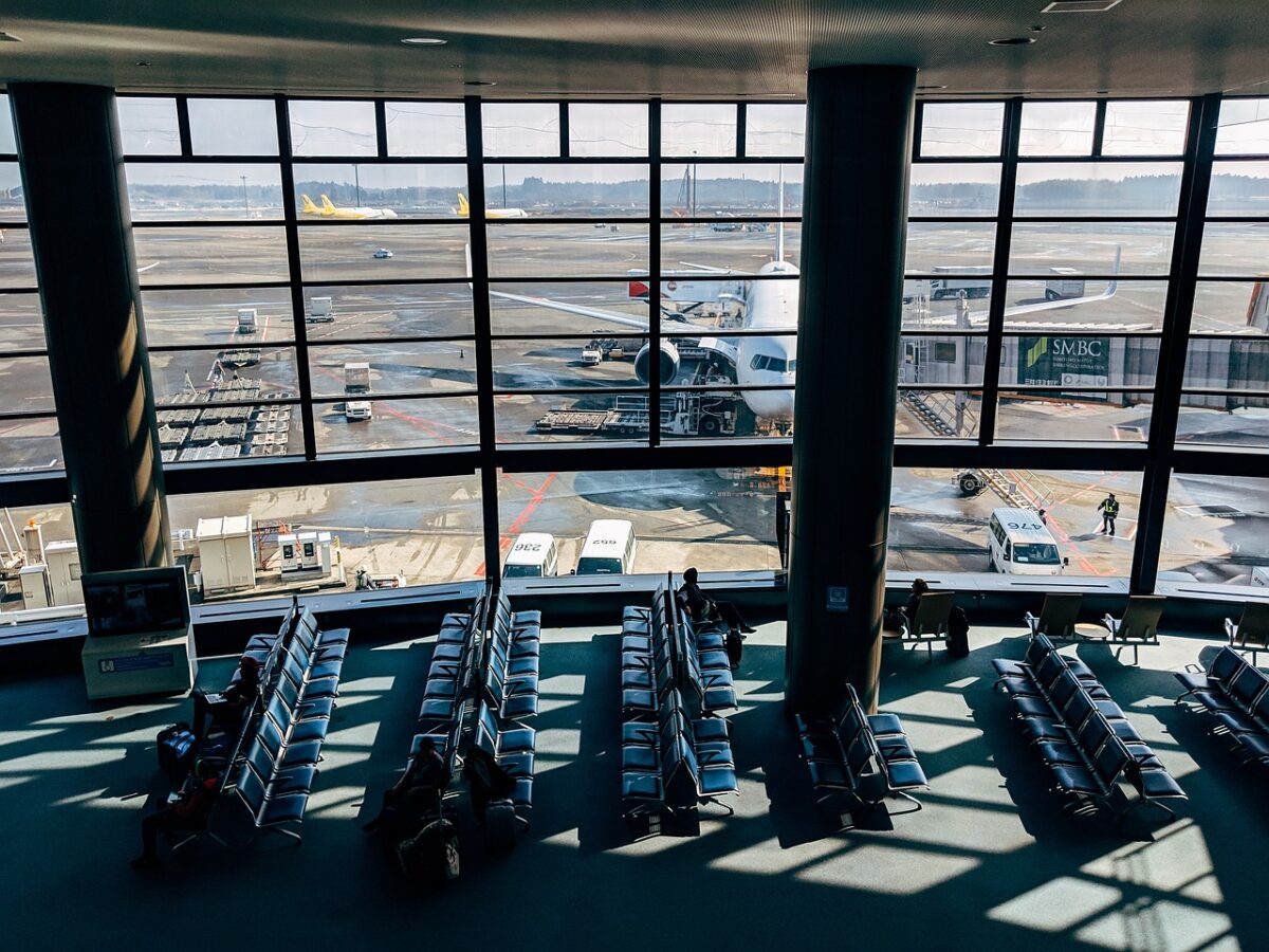 Zboruri din Dubai către București programate în condiții de incertitudine: MAE avertizează pasagerii Autoritățile române au anunțat că două zboruri operate de compania FlyDubai, programate pentru zilele de 4 martie la ora 18.35 și 5 martie la ora 03.30, sunt în continuare planificate să plece din Dubai spre București