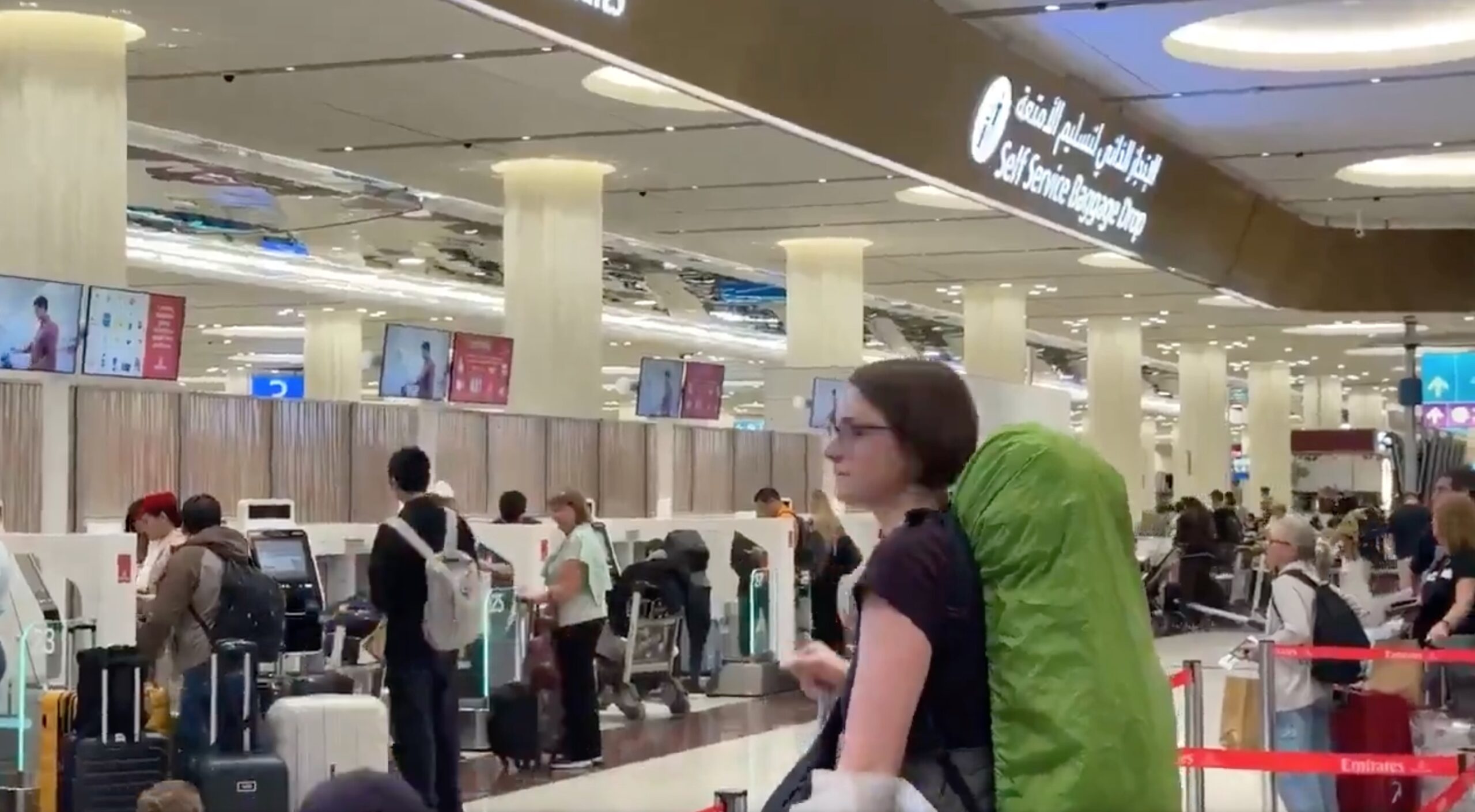 Criza aeriană din Emiratele Arabe Unite devine tot mai acută pentru cetățenii americani blocați, care se confruntă cu un deznodământ dificil și cu un sprijin insuficient din partea guvernului lor