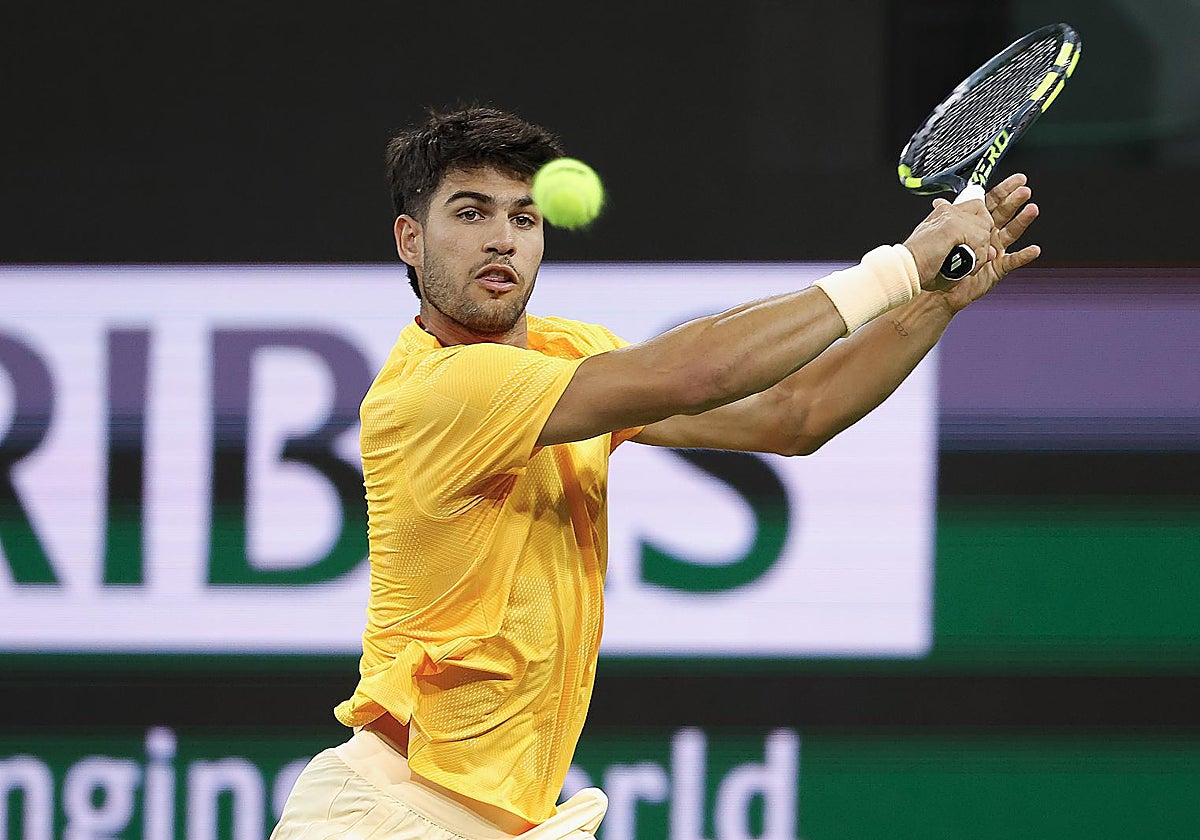 Carlos Alcaraz se pregătește de semifinala cu Daniil Medvedev la Indian Wells, după o serie impresionantă de victorii Carlos Alcaraz continuă să-și scrie povestea de succes la Indian Wells, având în față o semifinală extrem de importantă împotriva rusului Daniil Medvedev, una dintre cele mai în formă părți ale turneului de până acum