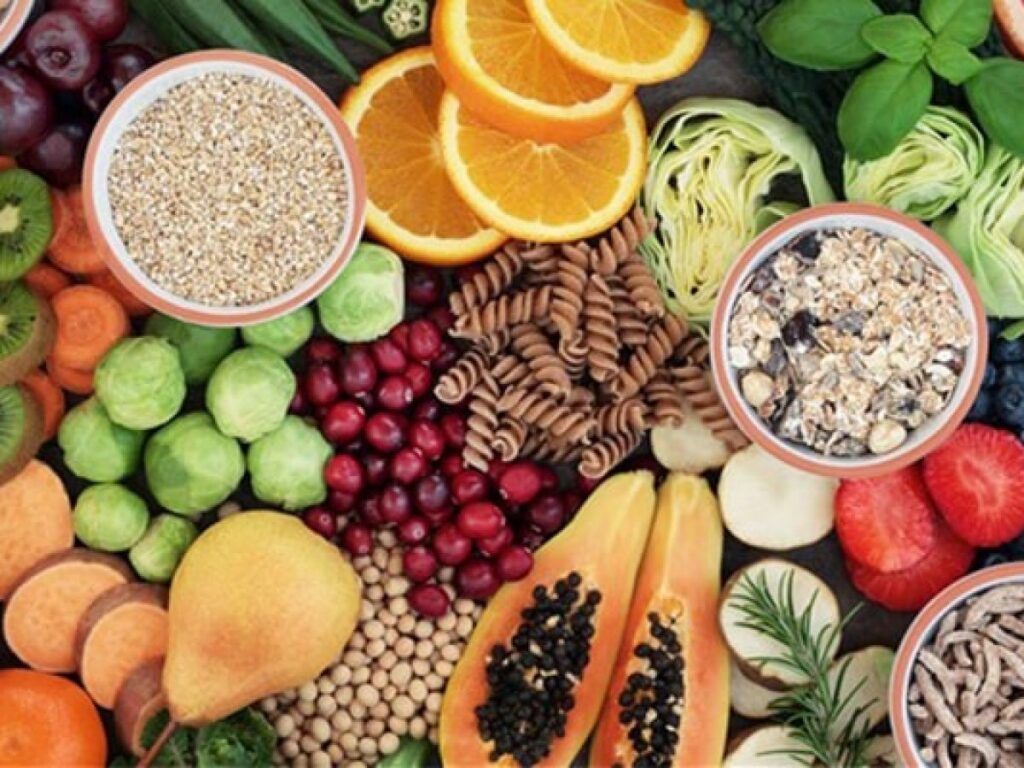 Fibrele alimentare, mult timp considerate plictisitoare și aproape obligatorii, își revin în lumina recentelor cercetări științifice, fiind acum privite drept un element esențial pentru sănătate, nu doar un adaos banal în dietă