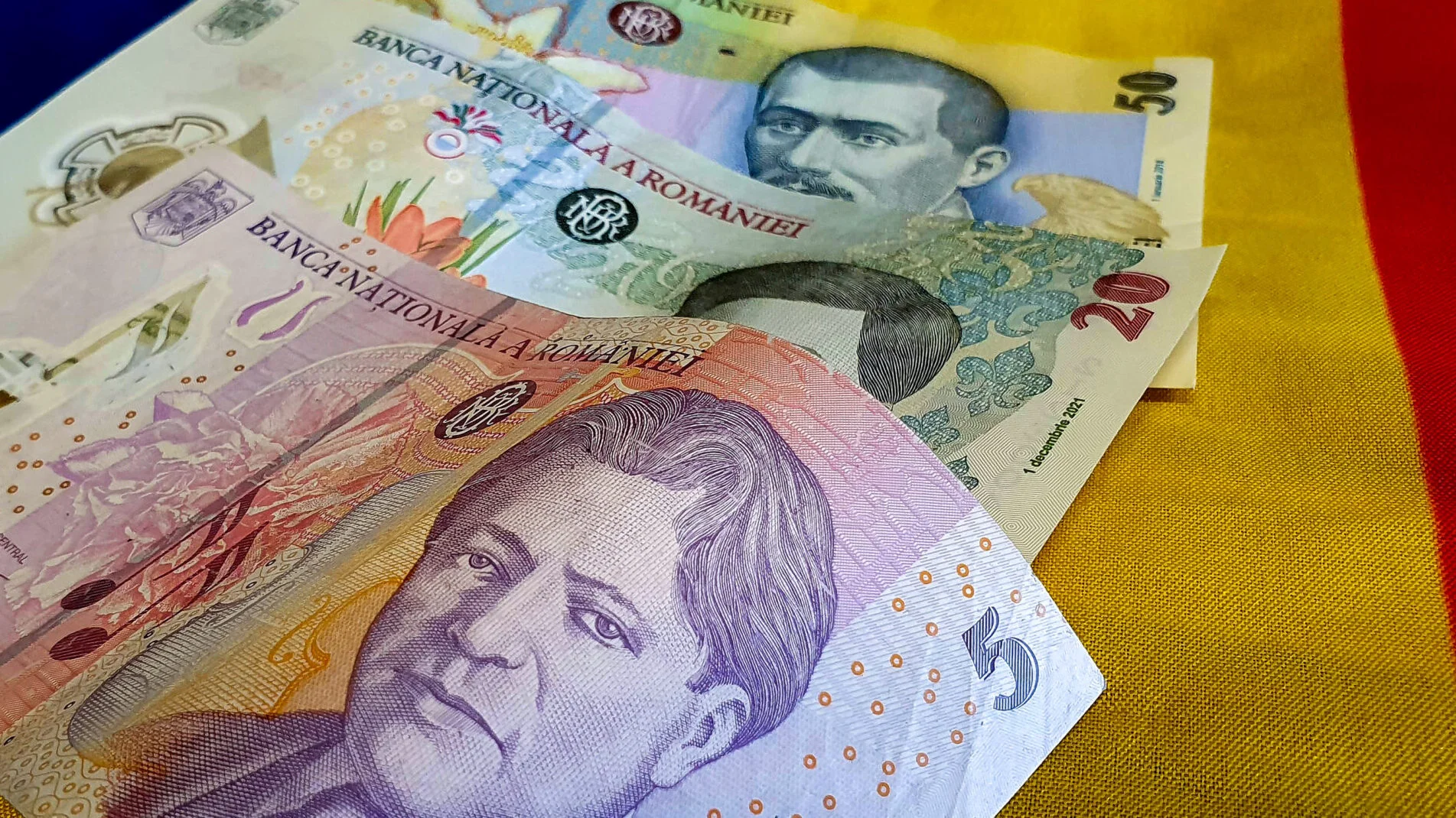 Taxele pentru refacerea actelor pierdute sau furate: ce schimbări aduce legislația recentă în România Pentru mulți români, îndepărtarea sau furtul actelor de identitate reprezintă un stres neașteptat, mai ales dacă solicită urgent reînnoirea documentelor oficiale