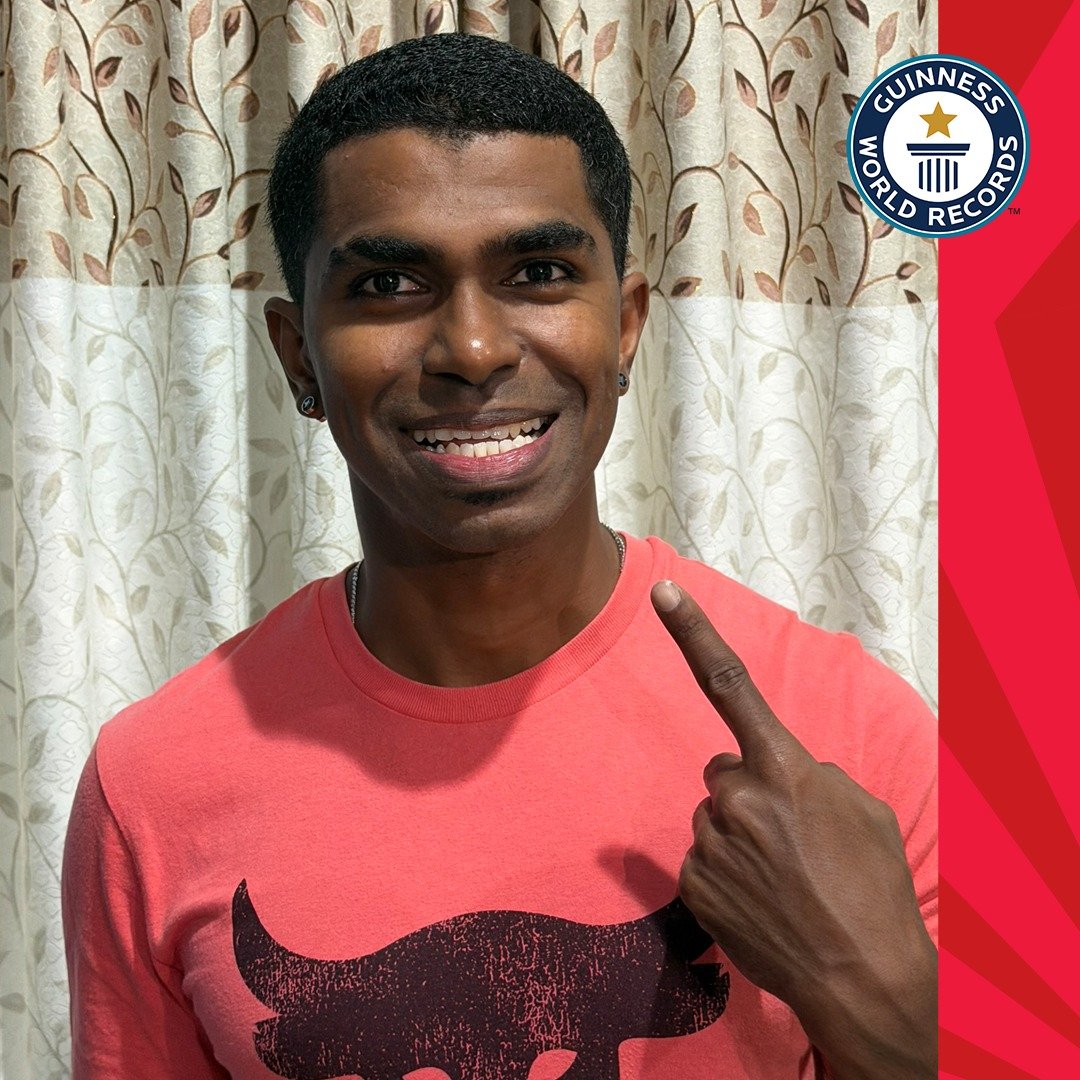 Un bărbat din Malaezia, devenit recent vedetă mondială, a reușit să fie recunoscut oficial de Guinness World Records pentru „cea mai mare numără de dinți într-o gură umană”: impresionantul total de 42 de dinți