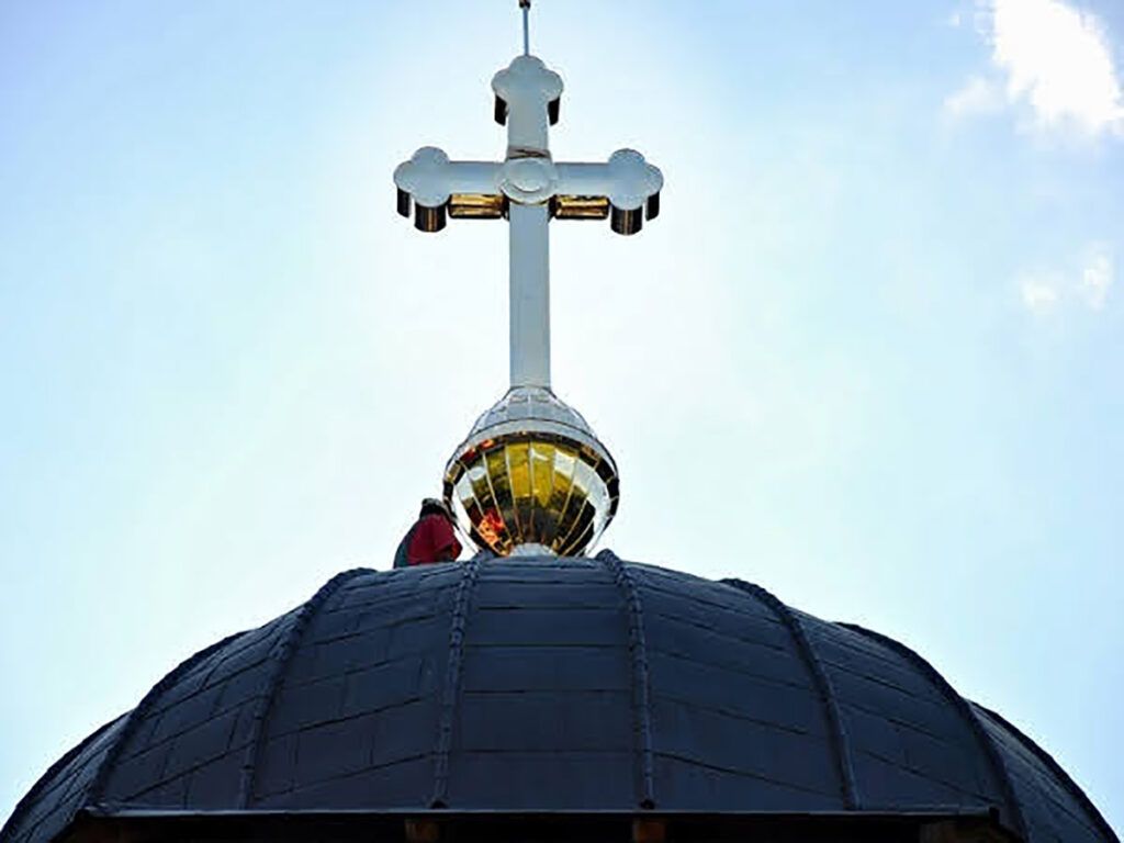 Ziua de 9 martie, închinată martirilor creștini și luptătorilor pentru libertate Fiecare an, pe 9 martie, românii își reamintesc de două evenimente de mare însemnătate: pomenirea Sfinților 40 de Mucenici din Sevastia și comemorarea Deținuților Politici Anticomuniști